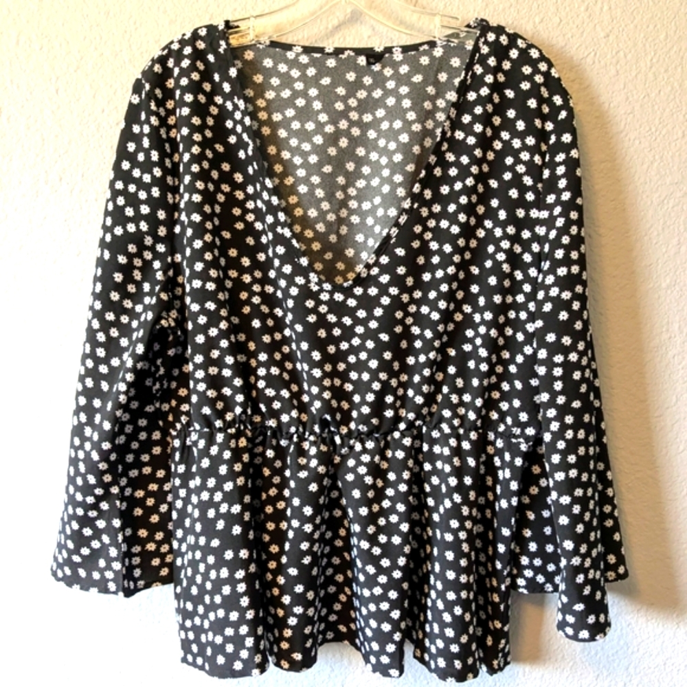 Black and White Ruffled Long Sleeve Blouse Sz. XXL - Picture 3 of 7